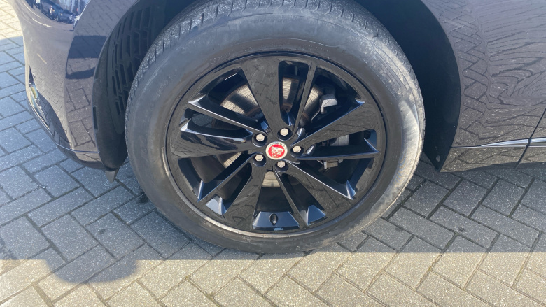 Jaguar F-Pace 2.0 D200 R-Dynamic Black 5dr Auto AWD Diesel Estate